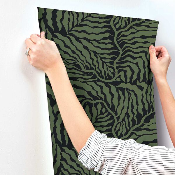 Fern Fronds Black Green Wallpaper, image 6
