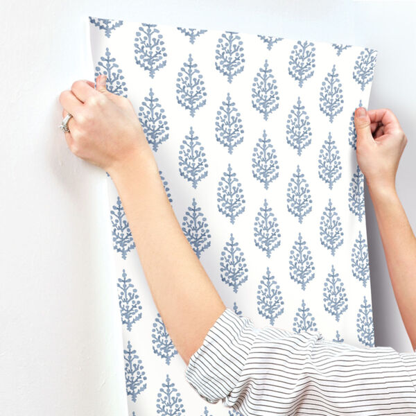 Simply Farmhouse Blue and White Paisley On Calico Wallpaper, image 5