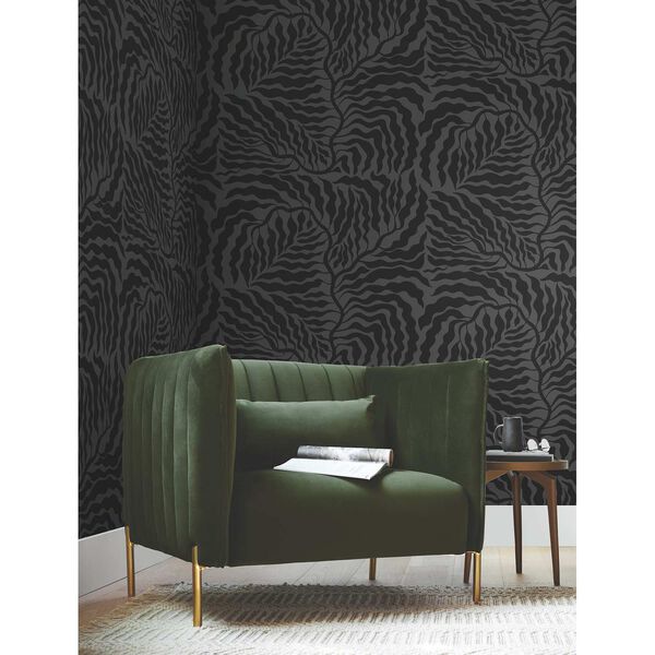 Fern Fronds Black Wallpaper, image 3