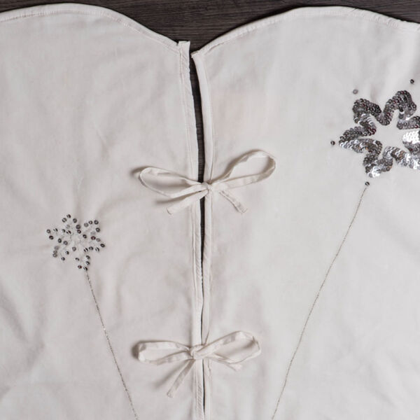 Silver Flakes White 60-Inch Tree Skirt with Elegant And Plush White Cotton Velvet, image 5