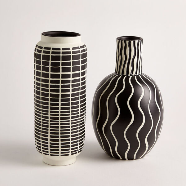 Black and White 7-Inch Graphic Gourd Vase, image 4