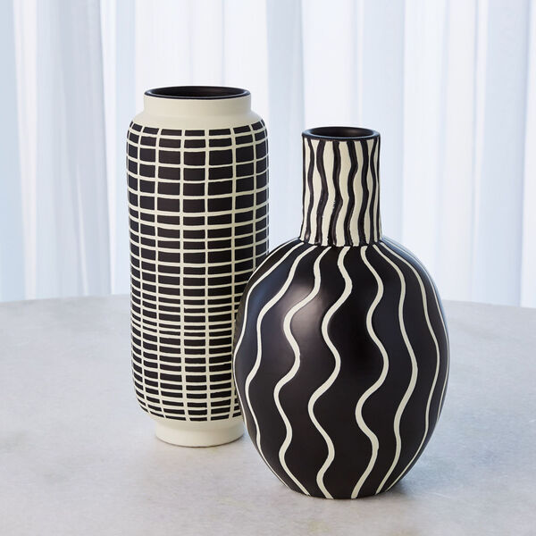 Black and White 7-Inch Graphic Gourd Vase, image 5
