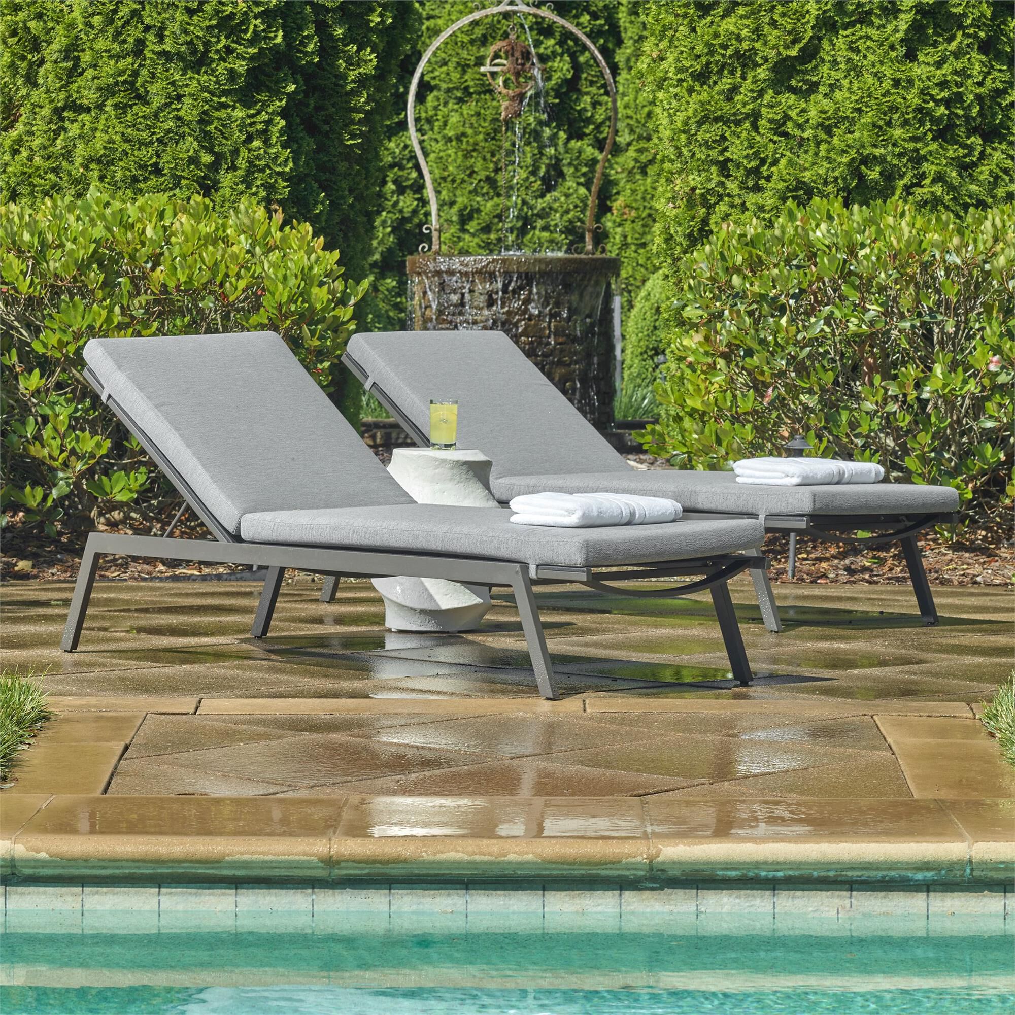 Bea Chaise Lounge