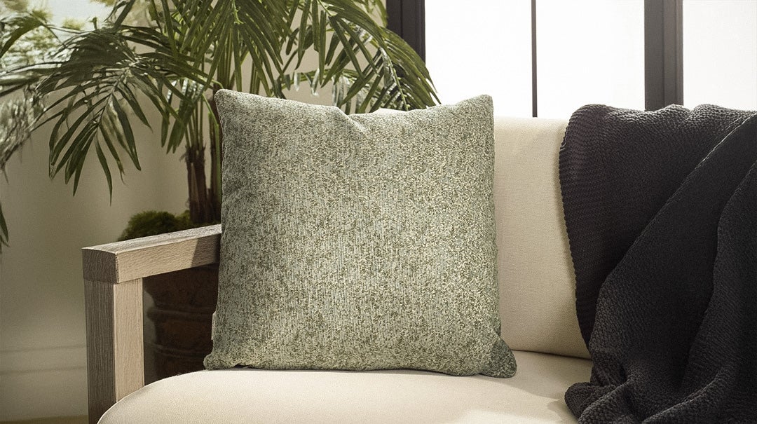 Pillows & Throws