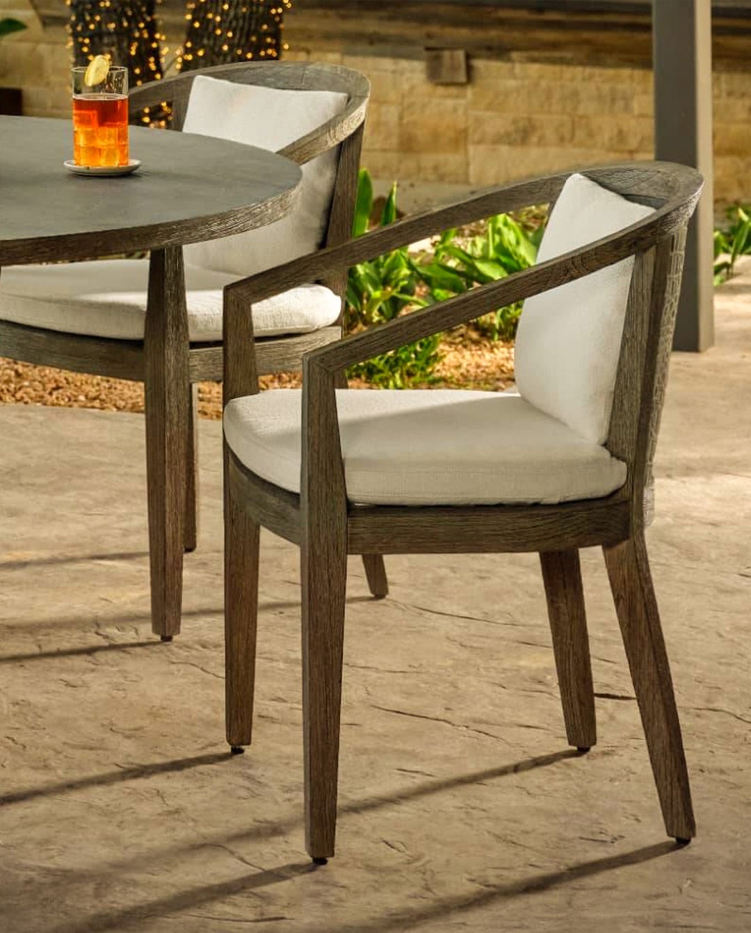 Outdoor Dining & Bar
