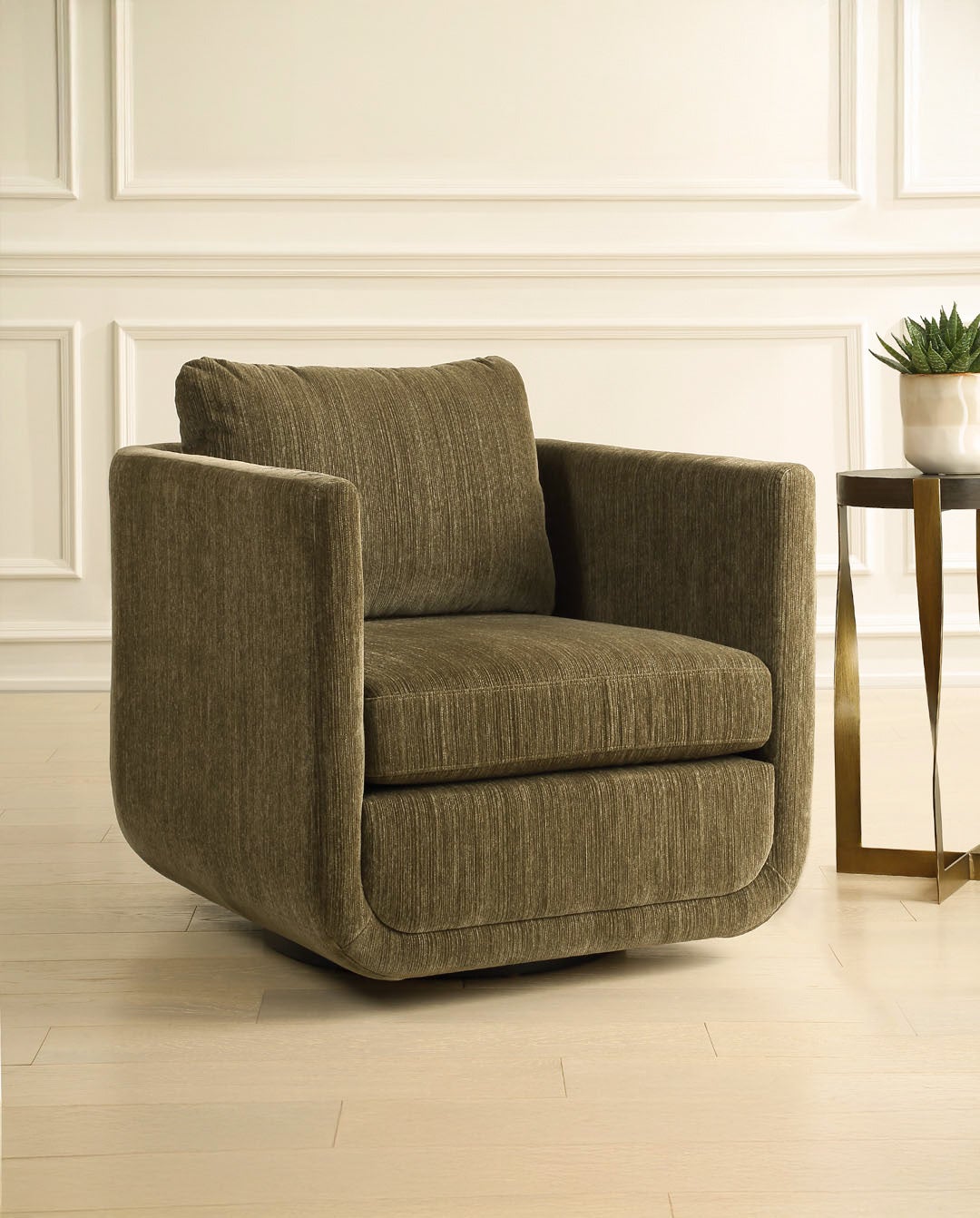 <p>Abound Accent Chair in Green</p>